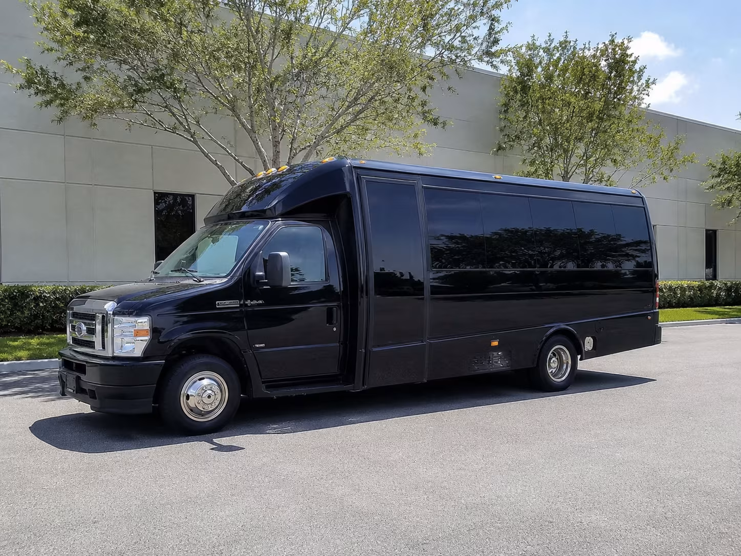 corporate airport transfer buses to and from burbank bob hope airport