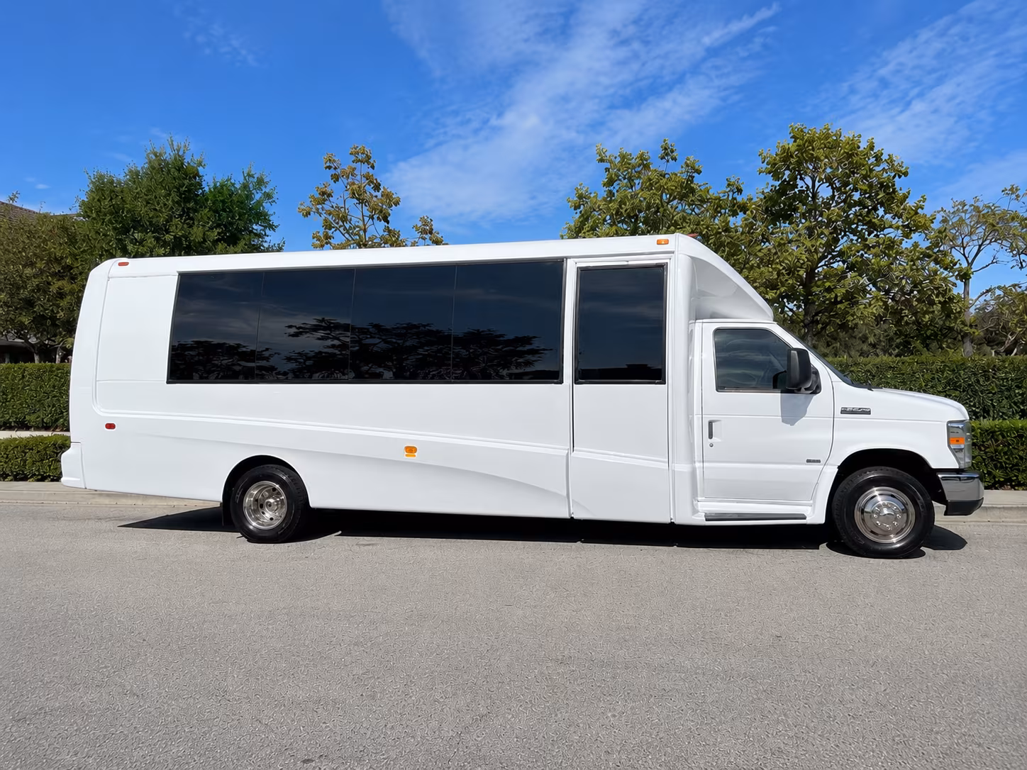 large scale corporate bus shuttles for burbank film and tv productions