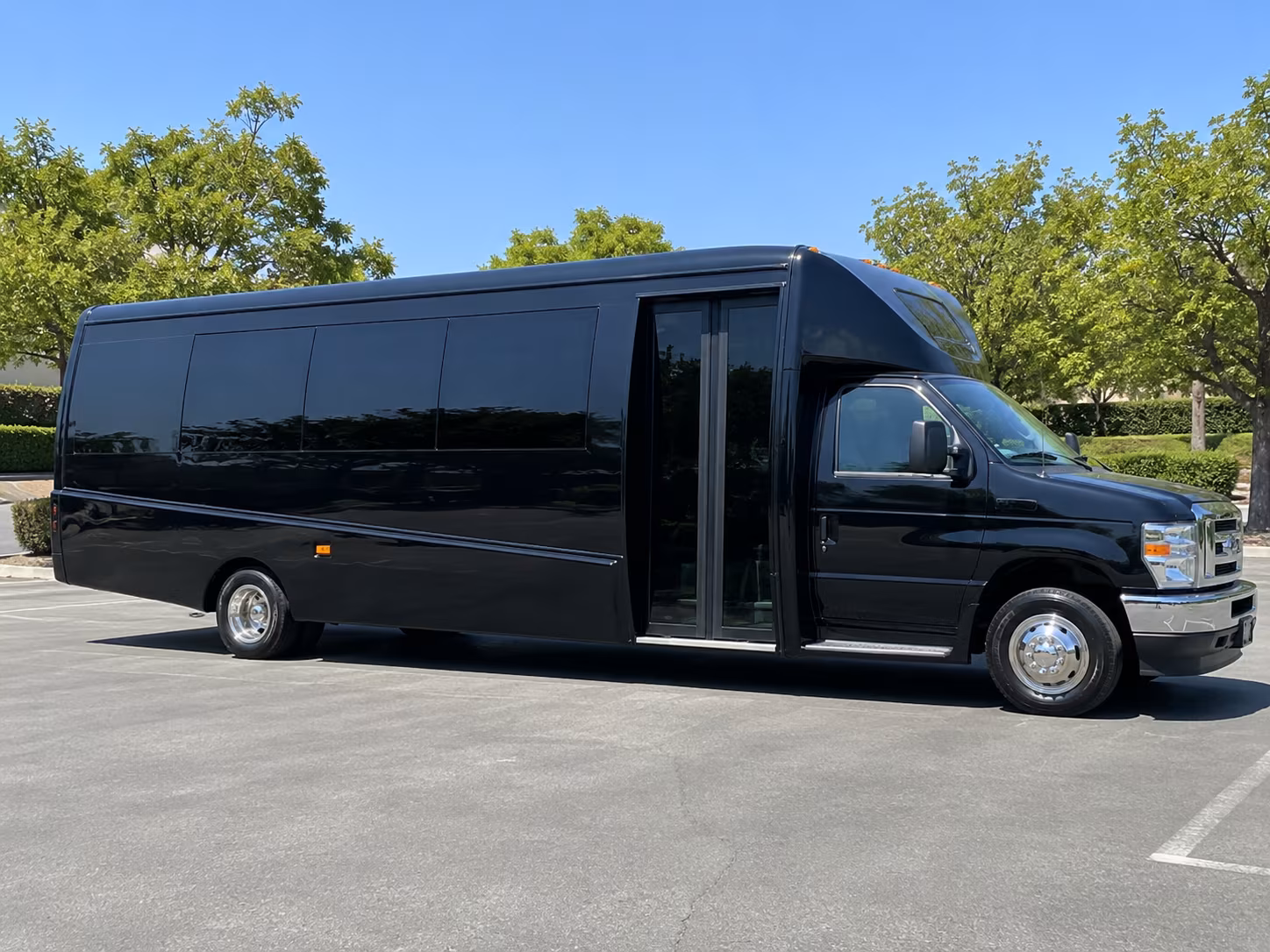 minibus rentals for burbank wedding party logistics