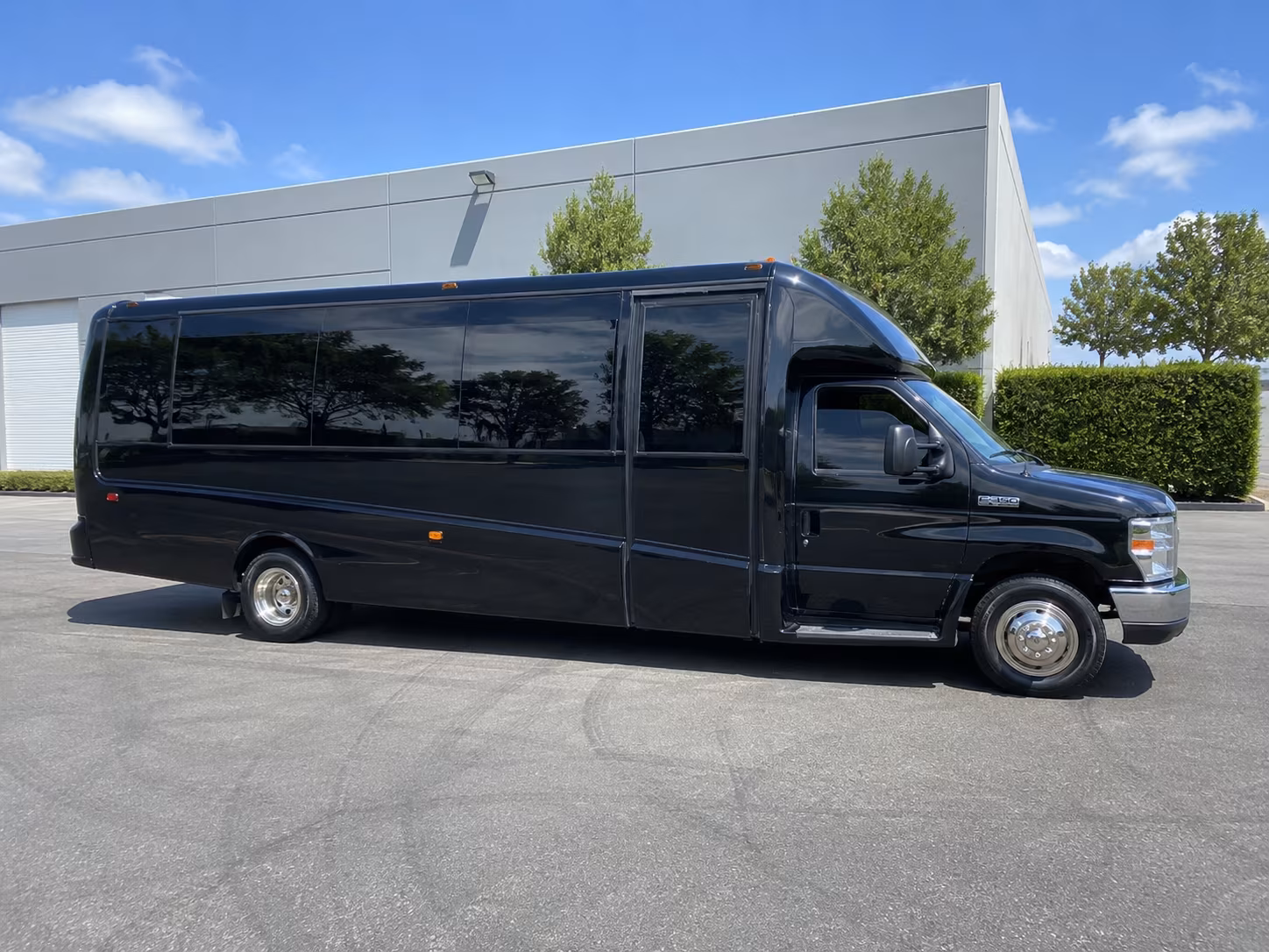 party buses and charter buses to lakers and clippers games